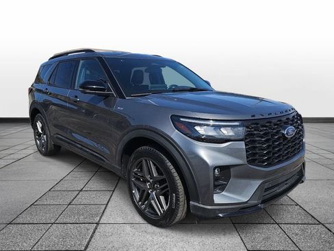 Used 2025 Ford Explorer ST-Line w/ ST-Line Street Pack AWD/4WD image 3