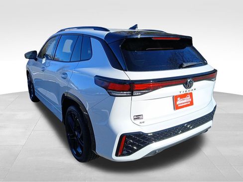 New 2026 Volkswagen Tiguan SE R-Line FWD image 3