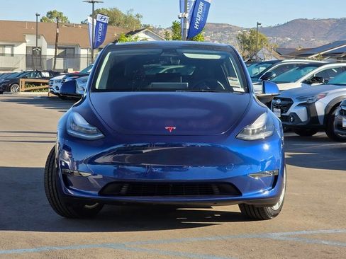 Used 2023 Tesla Model Y AWD image 3