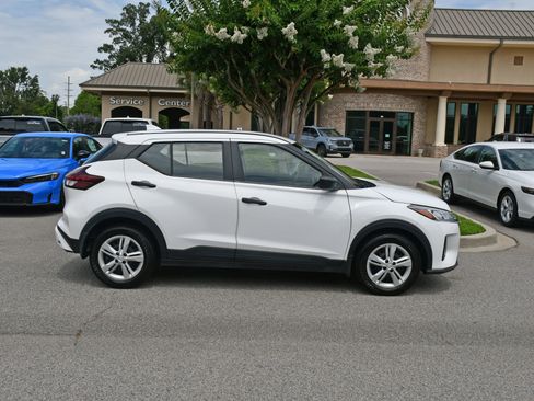 Used 2024 Nissan Kicks S FWD image 5