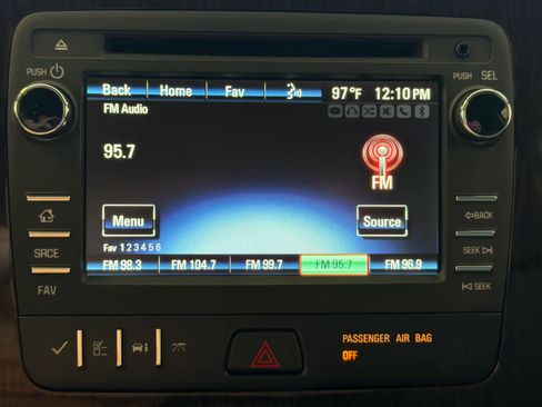 Used 2017 Chevrolet Traverse LT w/ Style and Technology Package FWD image 39