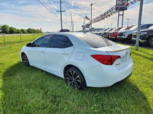 Used 2017 Toyota Corolla SE w/ SE Premium Package FWD image 5
