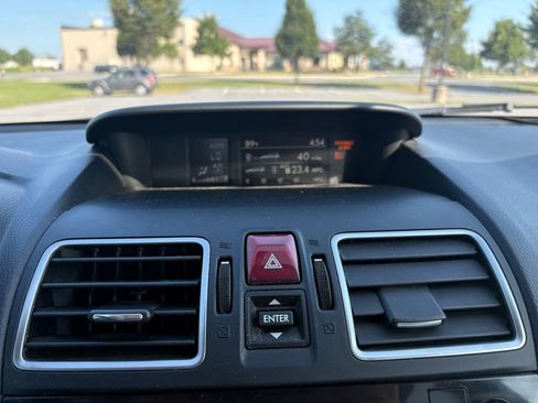 Used 2017 Subaru Forester 2.5i Premium image 32