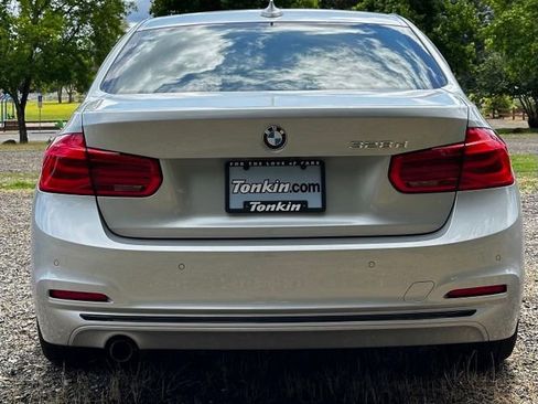 Used 2018 BMW 328d Sedan w/ Premium Package RWD image 8