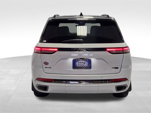 Used 2023 Jeep Grand Cherokee Overland w/ Luxury Tech Group IV AWD/4WD image 24