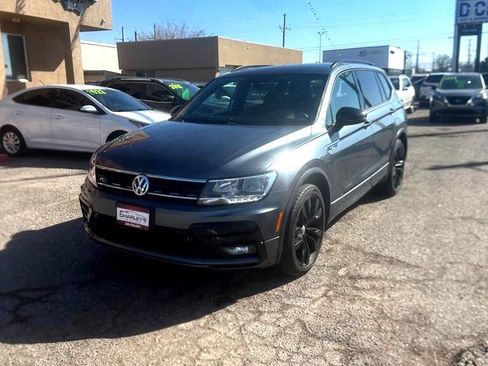 Used 2020 Volkswagen Tiguan SE image 1