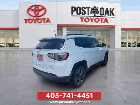 Used 2022 Jeep Compass Latitude w/ Sun and Sound Group AWD/4WD image 3