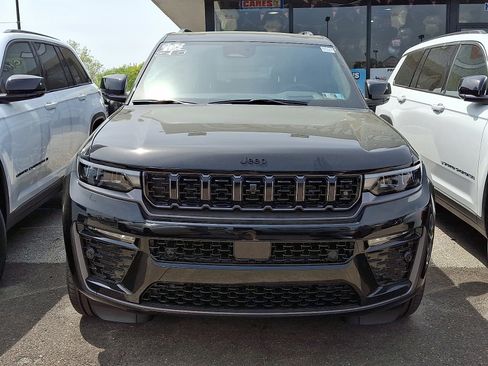 New 2026 Jeep Grand Cherokee Summit AWD/4WD image 2