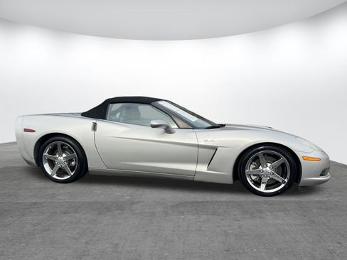 Used 2005 Chevrolet Corvette Convertible w/ Preferred Equipment Group image 2