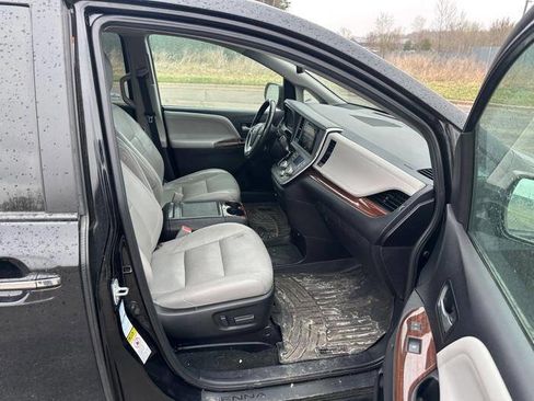 Used 2015 Toyota Sienna Limited Premium image 33