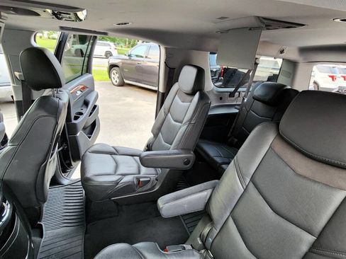 Used 2015 Cadillac Escalade ESV Luxury image 34