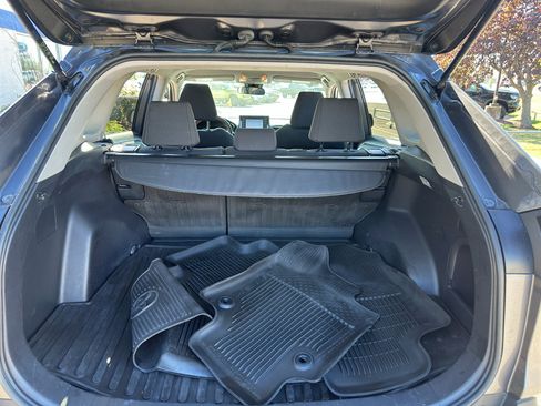 Used 2021 Toyota RAV4 LE AWD/4WD image 13