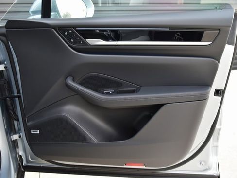 Certified 2025 Porsche Macan 4S Electric image 24