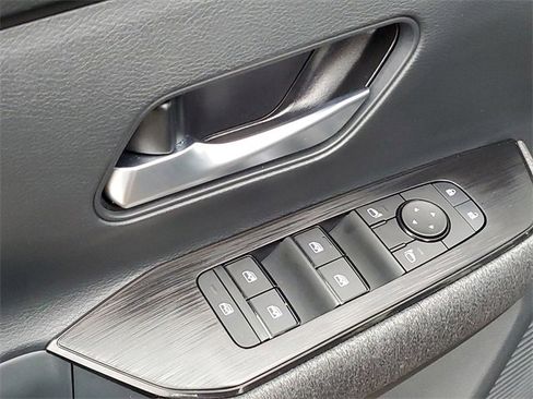 Certified 2025 Nissan Kicks SV image 21