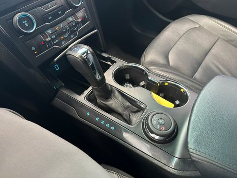 Used 2017 Ford Explorer XLT w/ Equipment Group 202A image 21