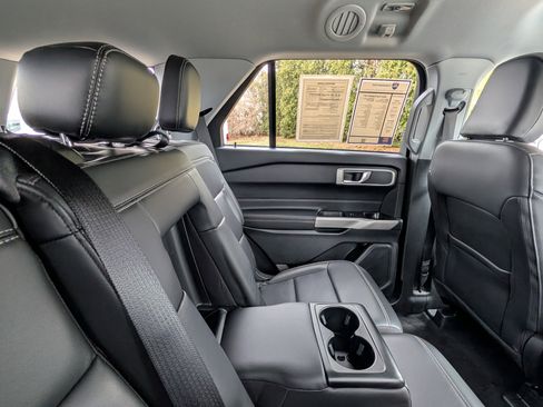 Used 2023 Ford Explorer XLT w/ Equipment Group 202A image 34