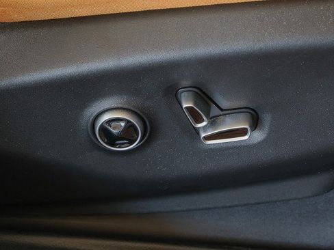 Used 2023 Chrysler Pacifica Pinnacle FWD image 43