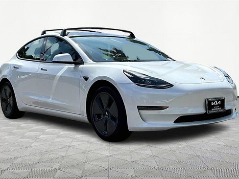 Used 2021 Tesla Model 3 Standard Range Plus image 5