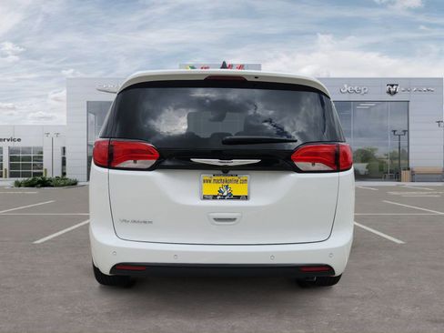 New 2026 Chrysler Voyager LX image 4