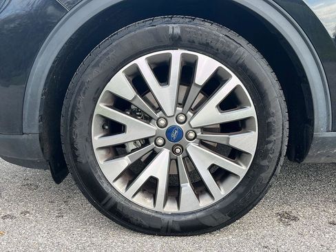 Used 2022 Ford Escape Titanium FWD image 10