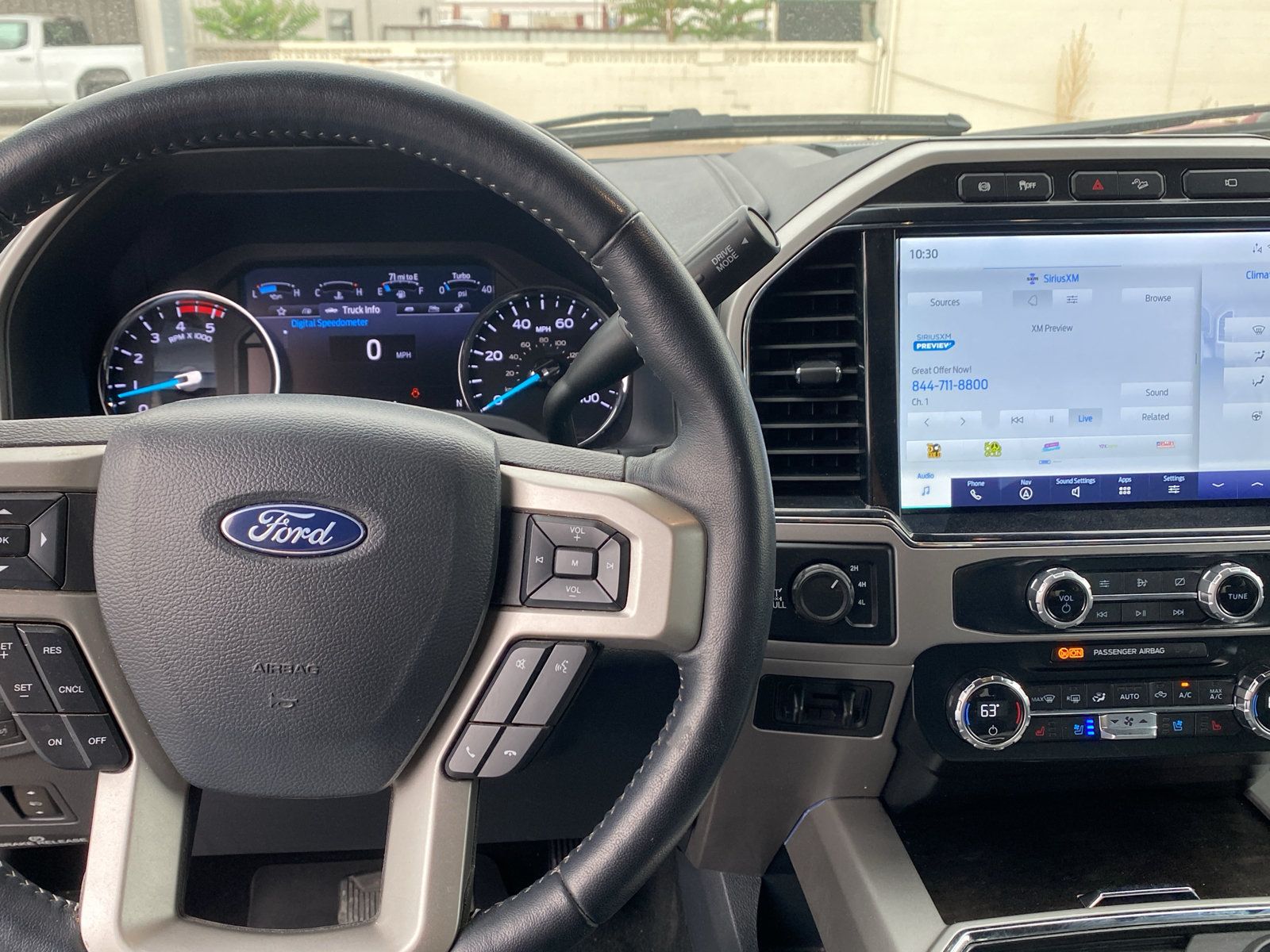 Used 2022 Ford F350 Lariat w/ Lariat Ultimate Package AWD/4WD image 9