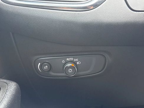 Used 2022 Chevrolet Equinox LT FWD image 18