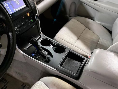 Used 2016 Toyota Camry LE image 16