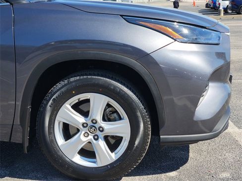 Certified 2024 Toyota Highlander LE image 5
