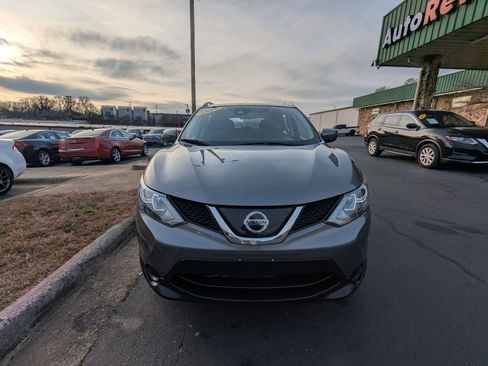 Used 2019 Nissan Rogue Sport SV image 2