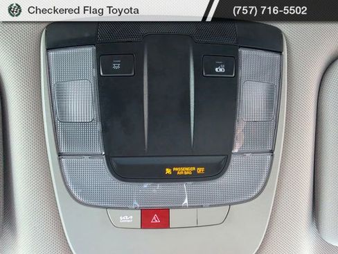 Used 2024 Kia Sorento S image 9