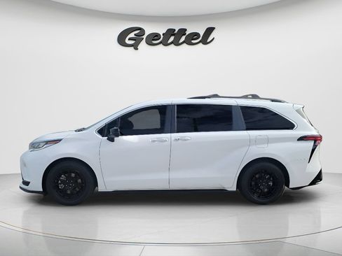 Used 2023 Toyota Sienna XSE FWD image 8
