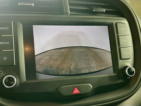 Used 2025 Kia Soul LX w/ LX Technology Package FWD image 22