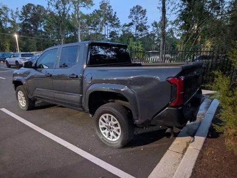 Used 2025 Toyota Tacoma SR image 5
