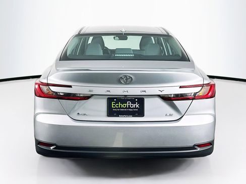 Used 2025 Toyota Camry LE image 7