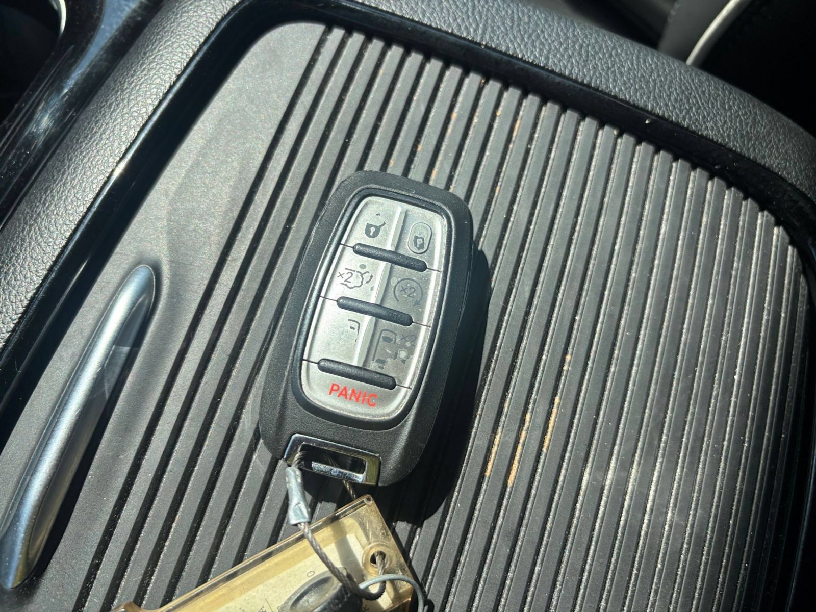 Used 2025 Chrysler Pacifica Limited FWD image 27