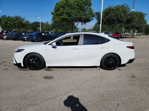 Used 2025 Toyota Camry SE w/ Convenience Package FWD image 8