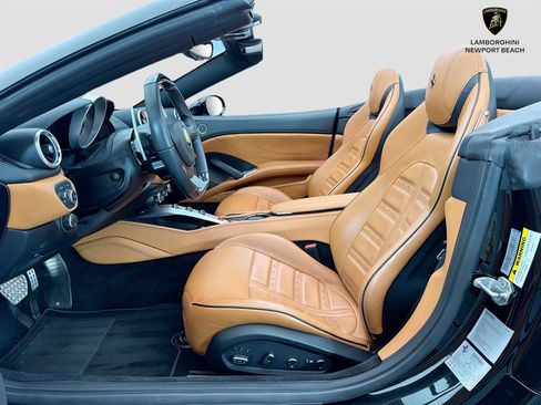 Used 2015 Ferrari California T RWD image 29