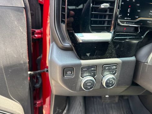 Used 2024 GMC Sierra 1500 SLT AWD/4WD image 14