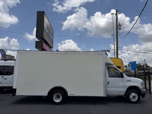Used 2022 Ford E-450 and Econoline 450 Super Duty w/ Power Windows & Locks Group RWD image 3