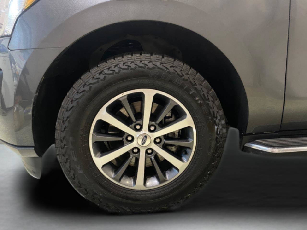 Used 2020 Ford Expedition XLT w/ Equipment Group 202A AWD/4WD image 27