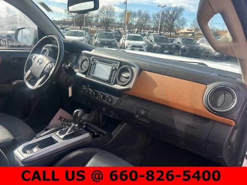 Used 2016 Toyota Tacoma SR5 w/ SR5 Appearance Package (SN) image 9