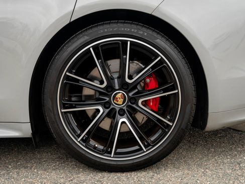 Used 2022 Porsche Panamera GTS w/ Premium Package image 17