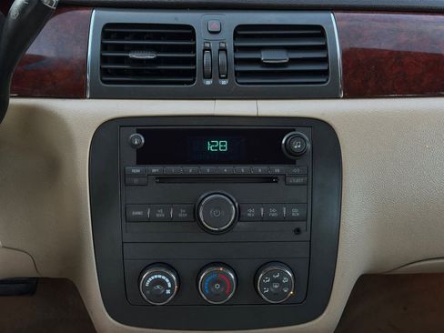 Used 2007 Buick Lucerne CX image 13