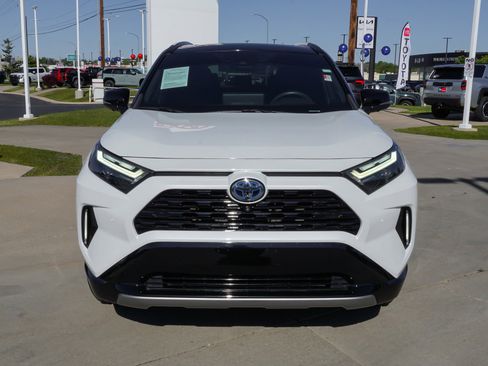 Used 2023 Toyota RAV4 XSE AWD/4WD image 3