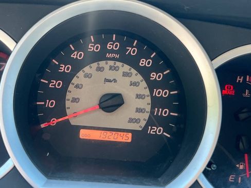 Used 2005 Toyota Tacoma 2WD Regular Cab image 12