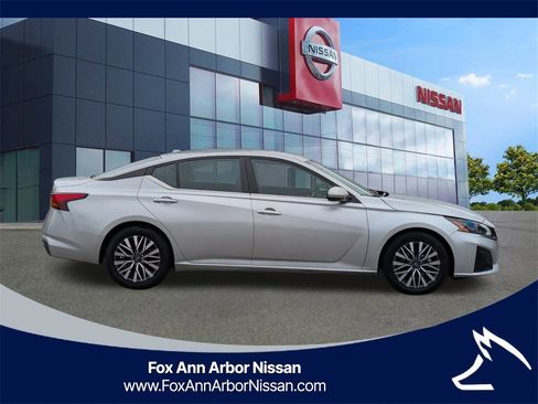 Certified 2023 Nissan Altima 2.5 SV image 6