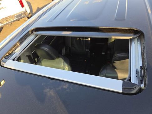 Used 2018 Toyota Highlander Limited image 3