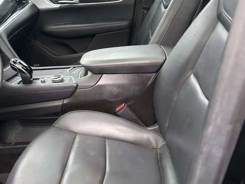 Used 2023 Cadillac XT6 Sport w/ Technology Package AWD/4WD image 4
