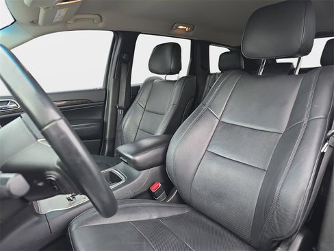 Used 2011 Jeep Grand Cherokee Laredo w/ Security & Convenience Group image 14