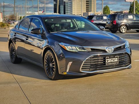 Used 2016 Toyota Avalon Touring image 3